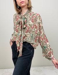 Camicia fantasia e fiocco