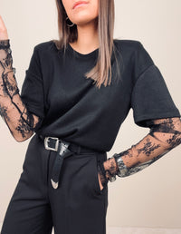 Maglia nera con maniche pizzo
