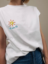 T-shirt con sole ricamato