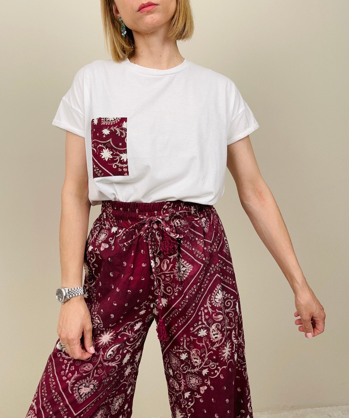 T-shirt con taschino bandana bordeaux