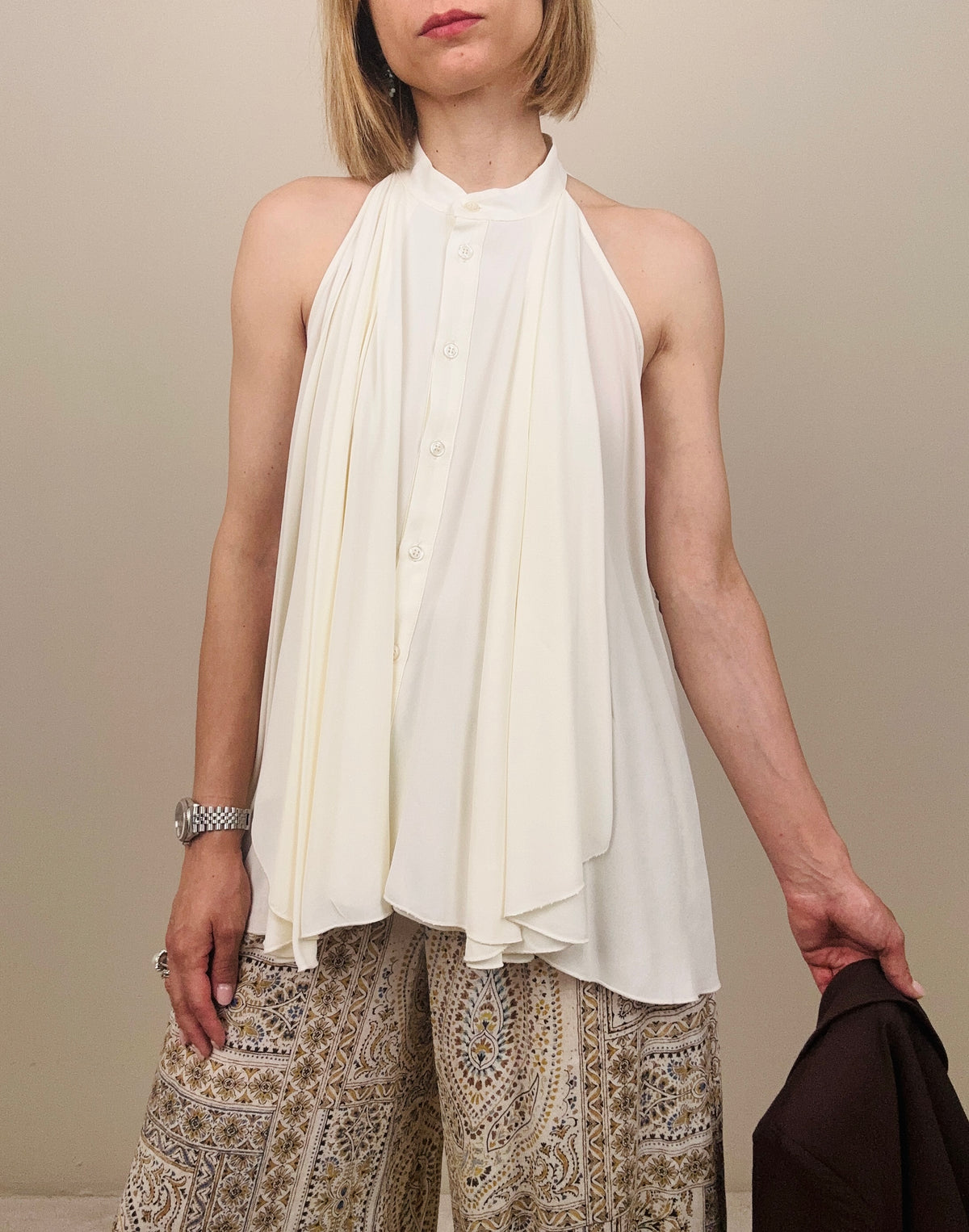 Top smanicato con bottoni