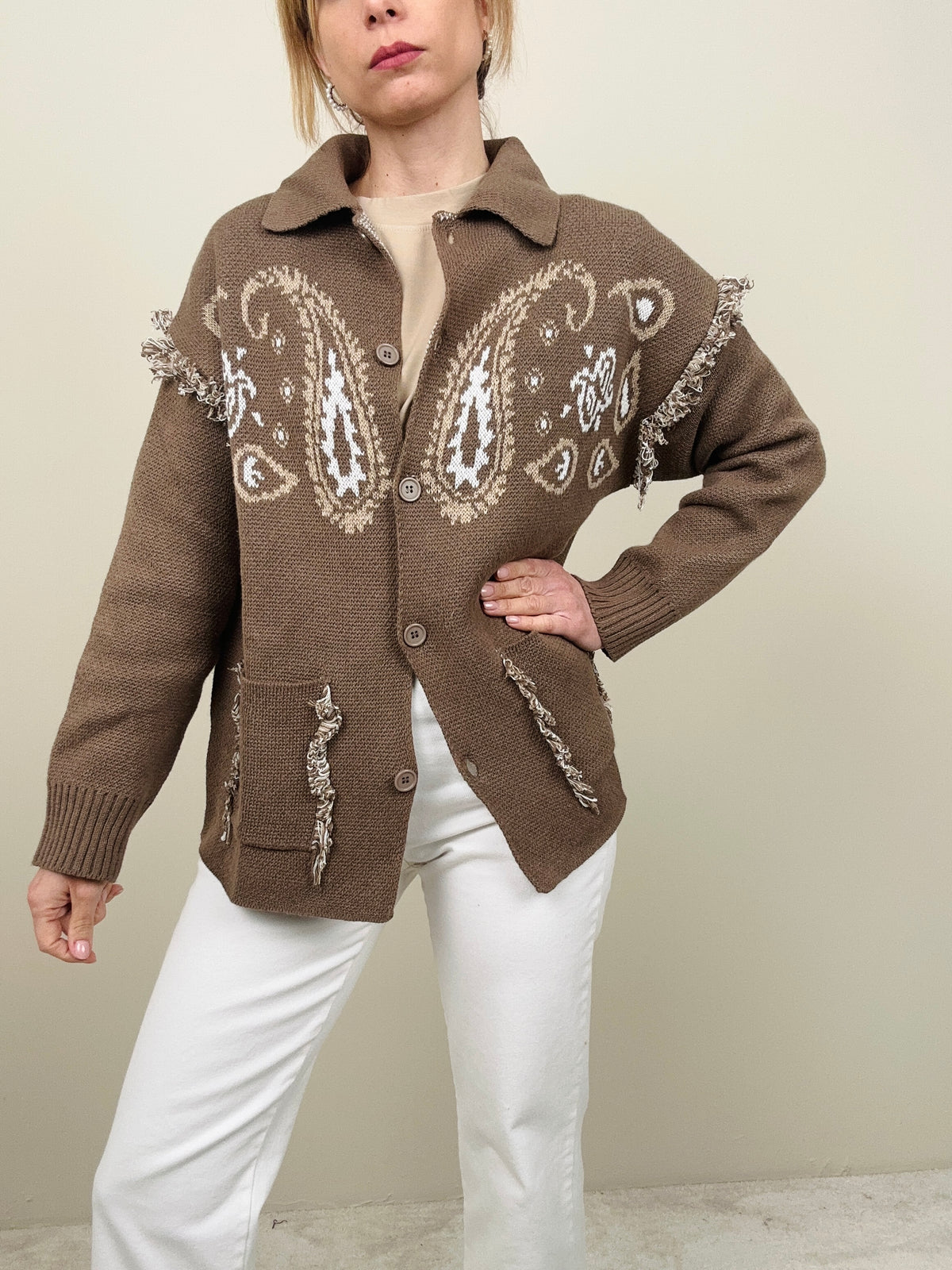 Cardigan con colletto e bottoni