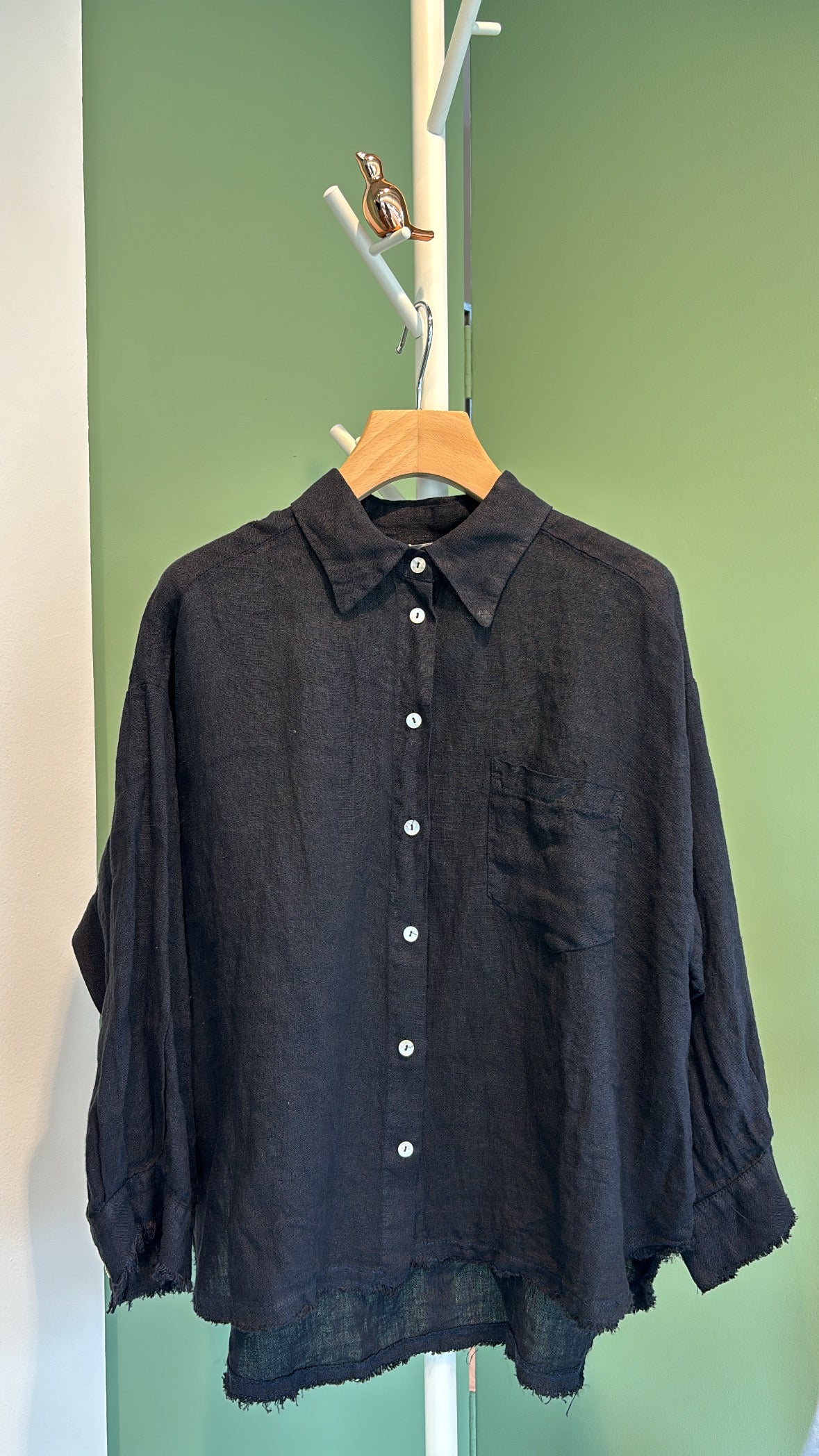 Camicia in lino bianca dettagli sfrangiati