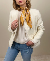 Chanel burro con bottoni gioiello