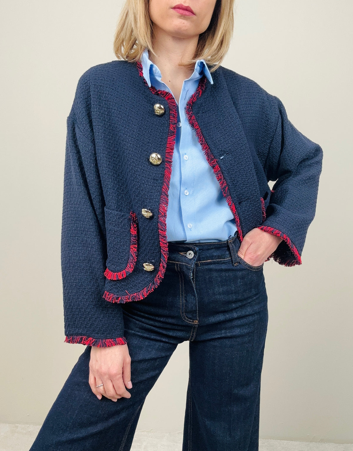 Chanel blu con profili rossi