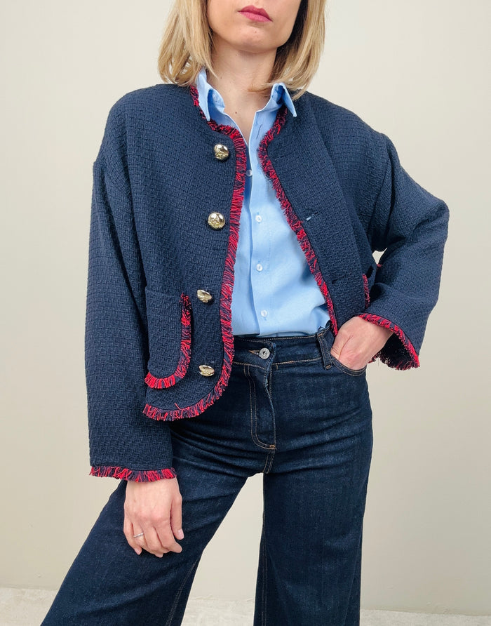 Chanel blu con profili rossi