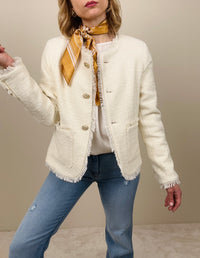 Chanel burro con bottoni gioiello