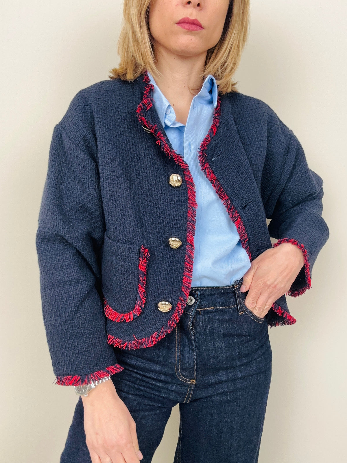 Chanel blu con profili rossi