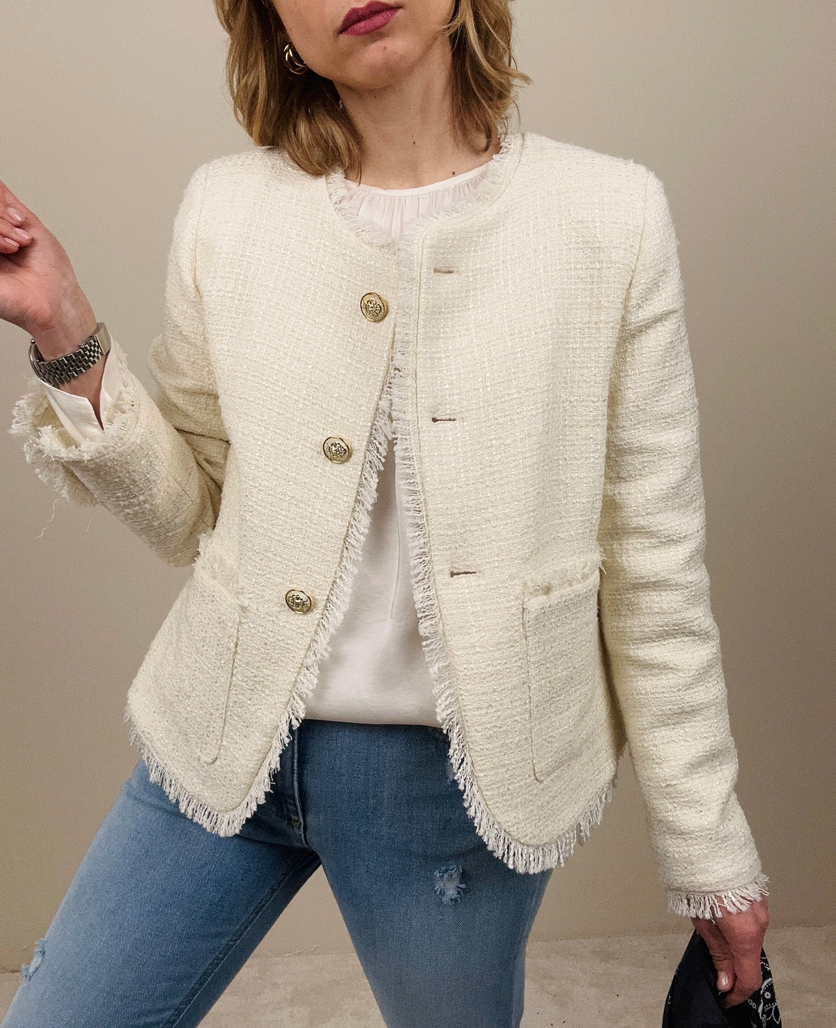 Chanel burro con bottoni gioiello