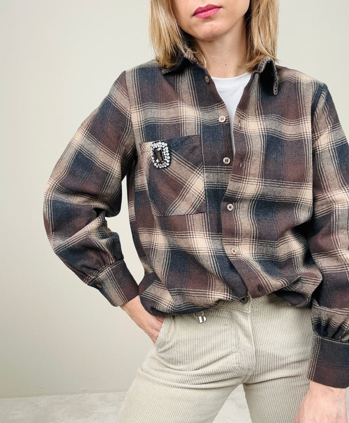 Camicia check con spilla