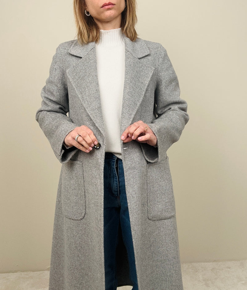 Cappotto grigio con dettagli rosa