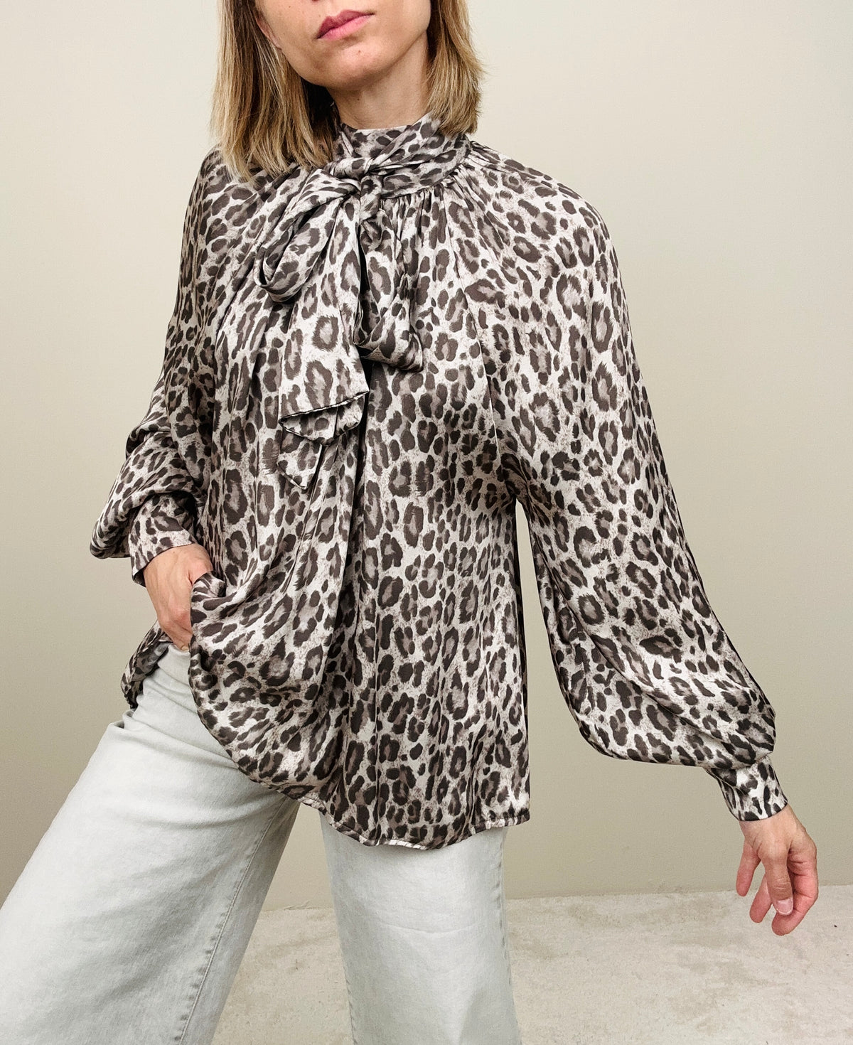 Camicia animalier con fiocco