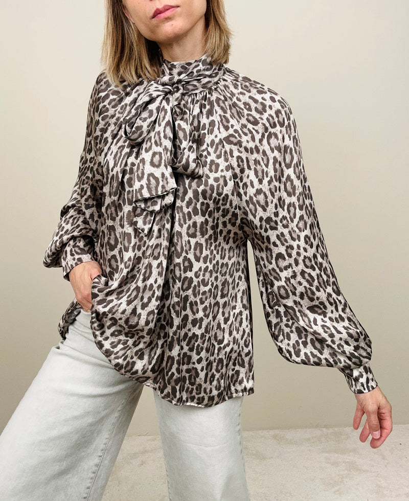 Camicia animalier con fiocco