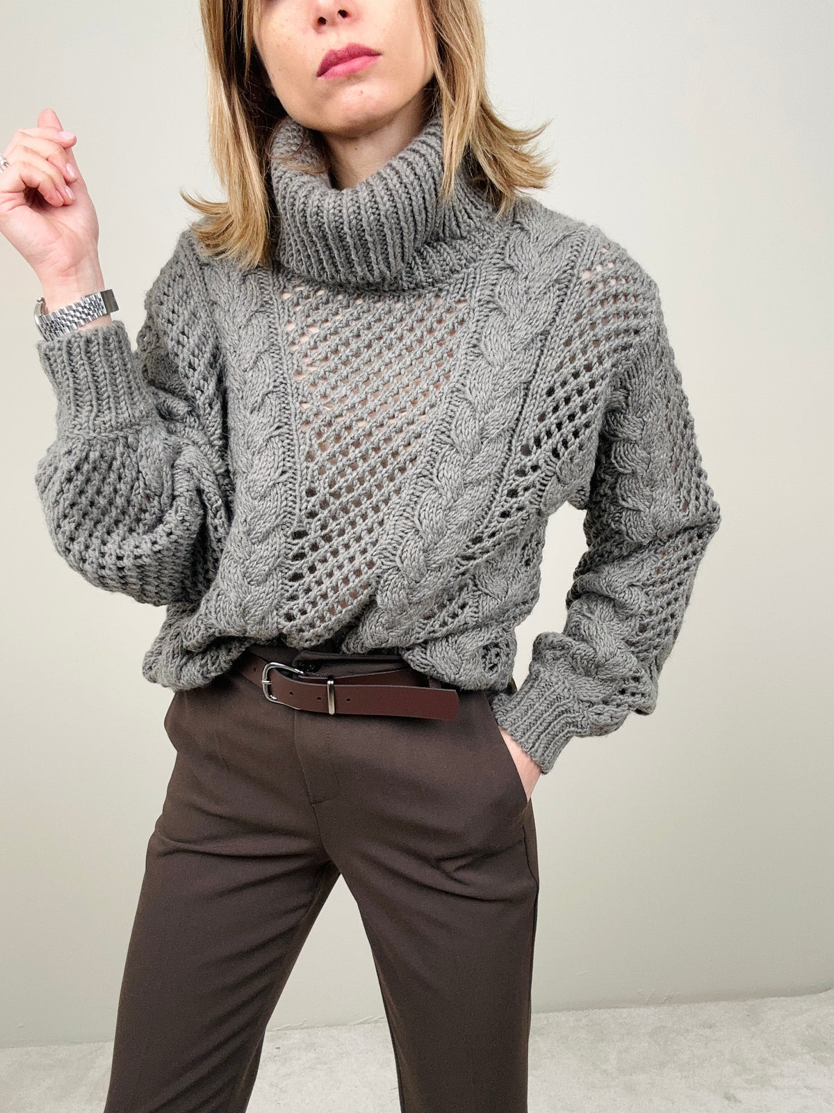 Maglione collo alto taupe