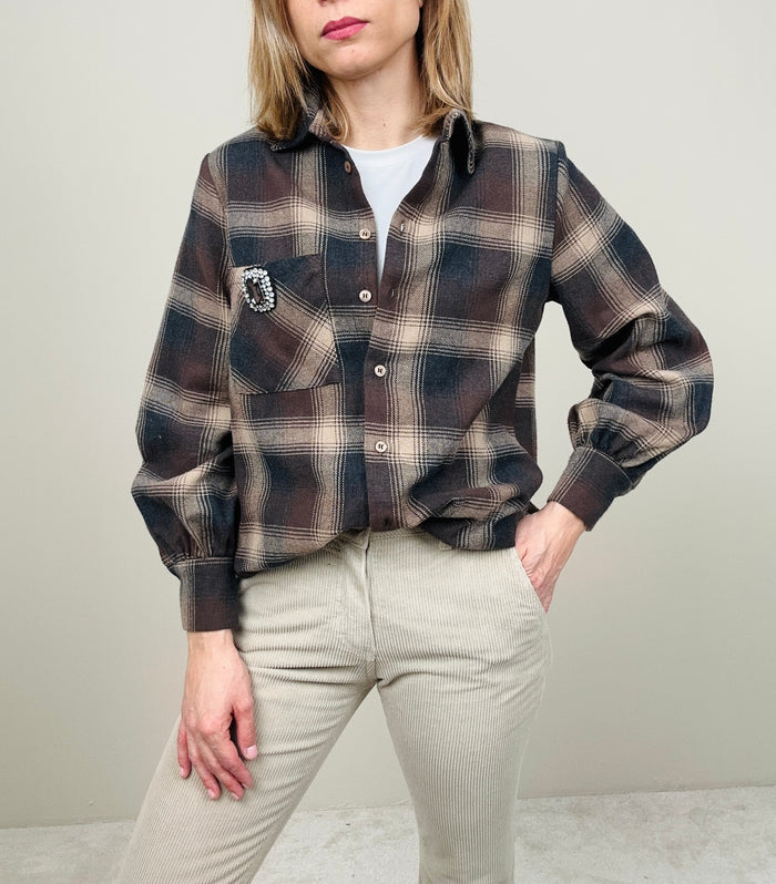 Camicia check con spilla