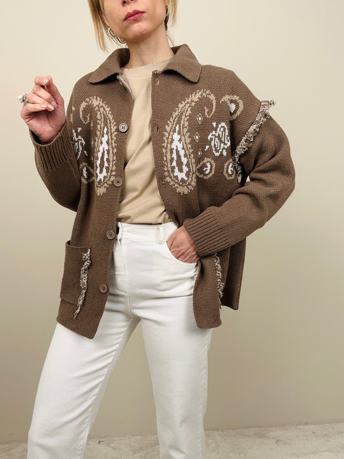 Cardigan con colletto e bottoni