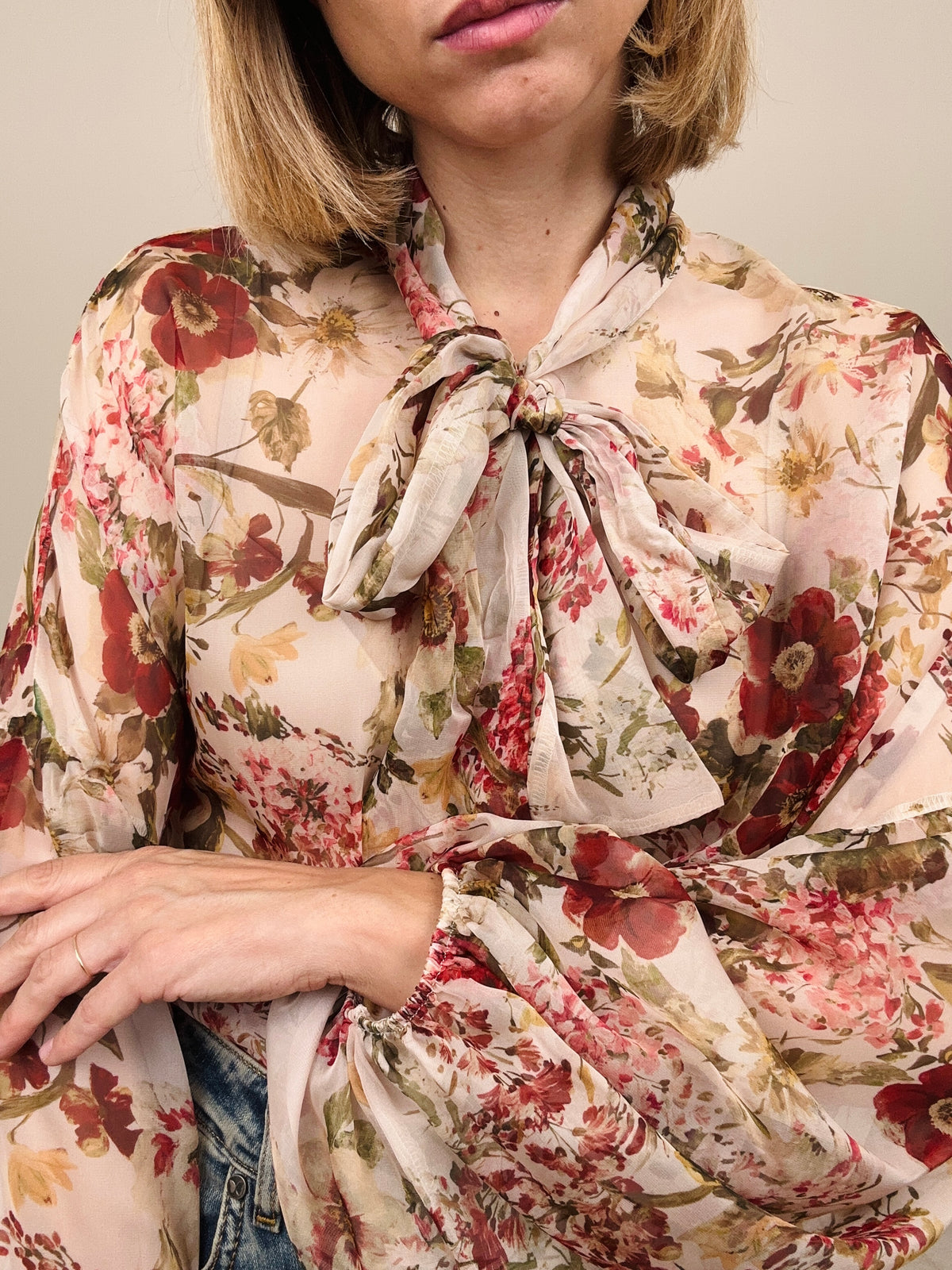 Camicia con fiocco crema