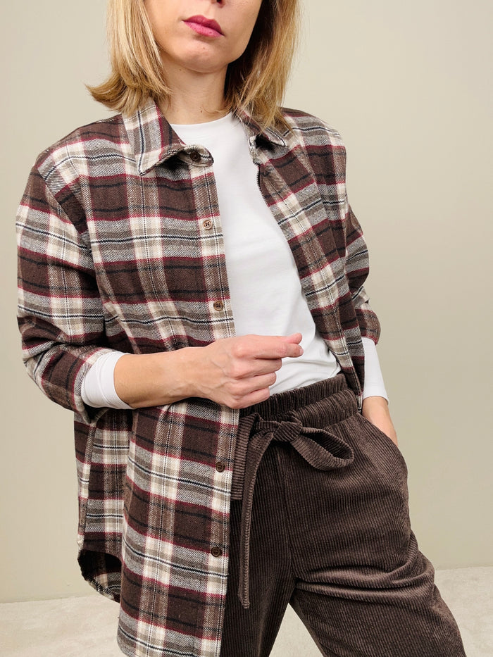 Camicia check con dettaglio rosso