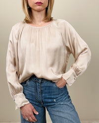 Blusa con bottone gioiello