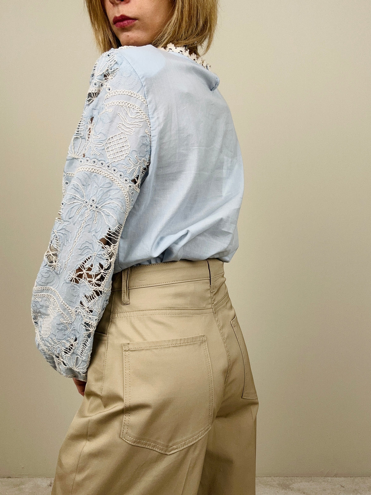 Camicia cielo ricamata