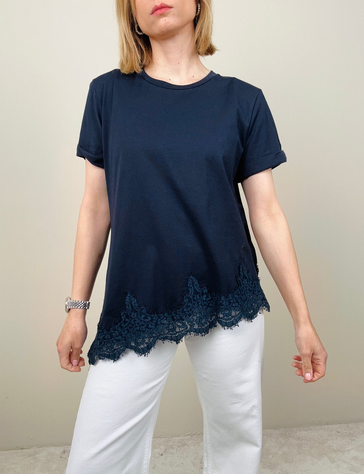 T-shirt assimettica con pizzo (più colori)