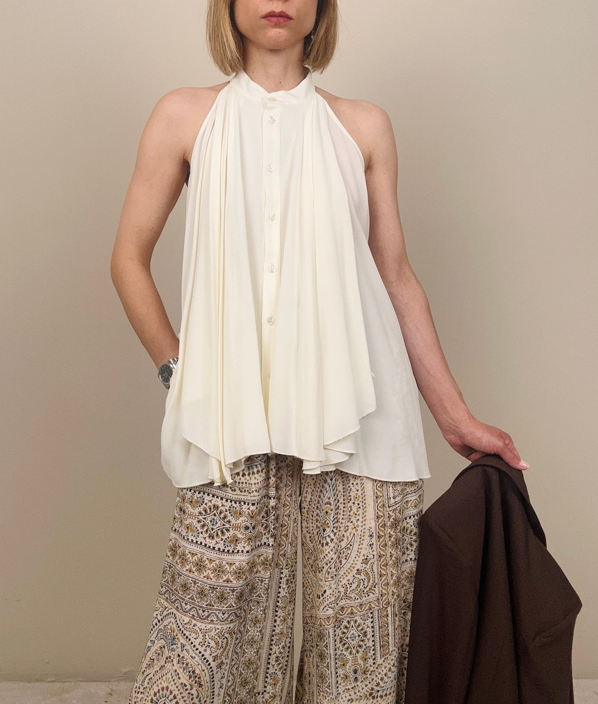 Top smanicato con bottoni