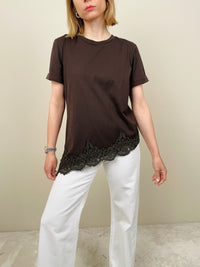 T-shirt assimettica con pizzo (più colori)