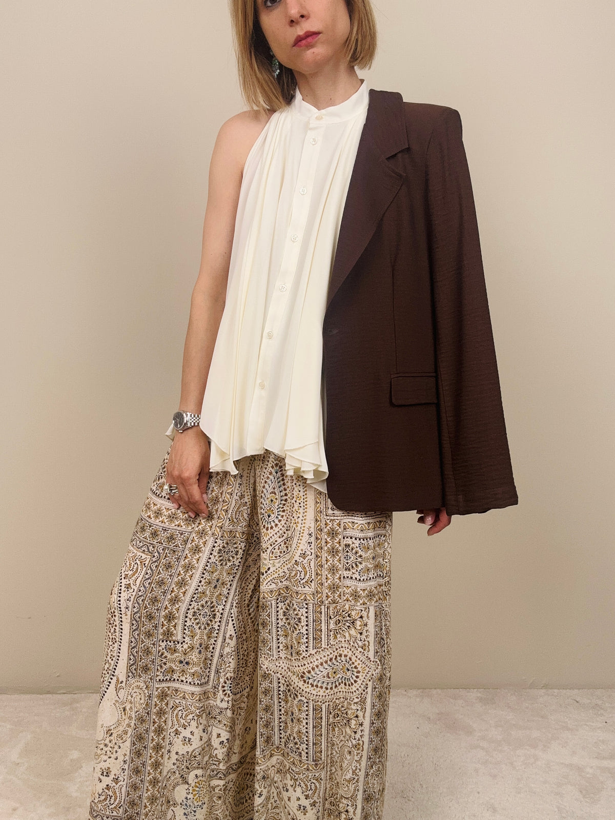 Top smanicato con bottoni