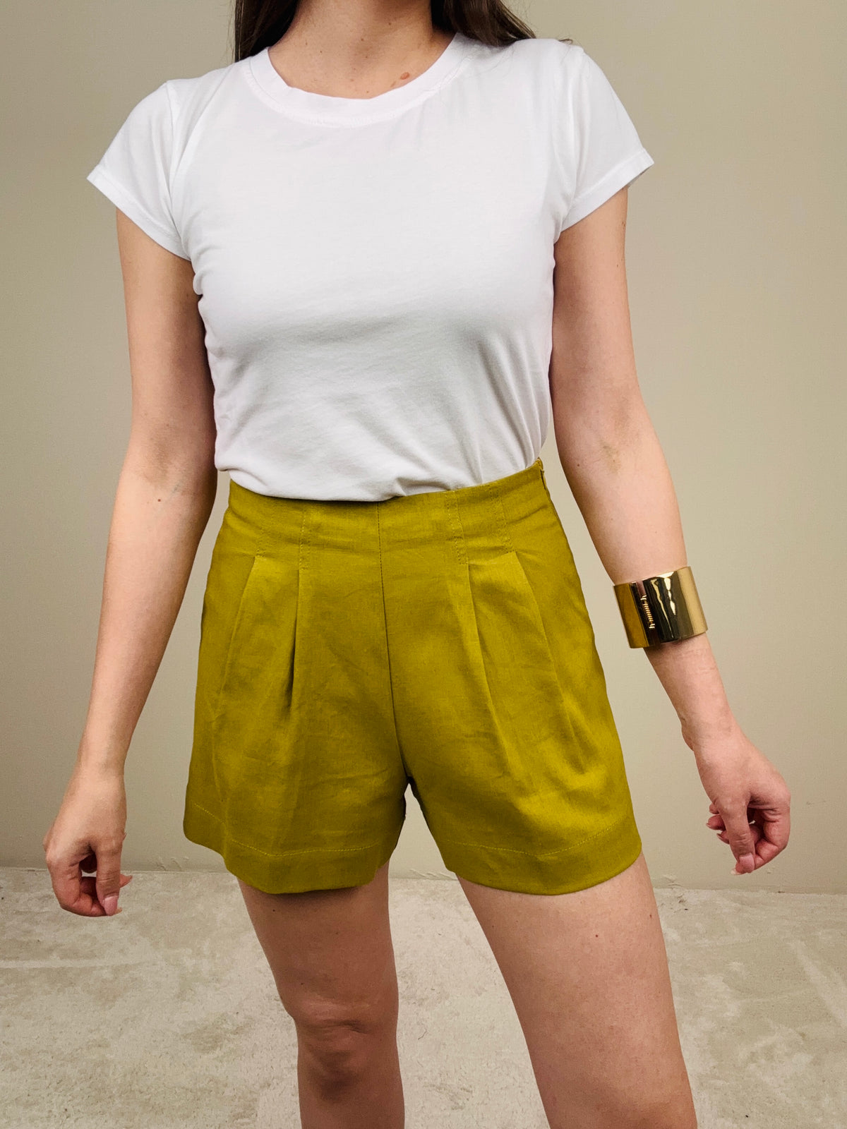Short in lino color cedro