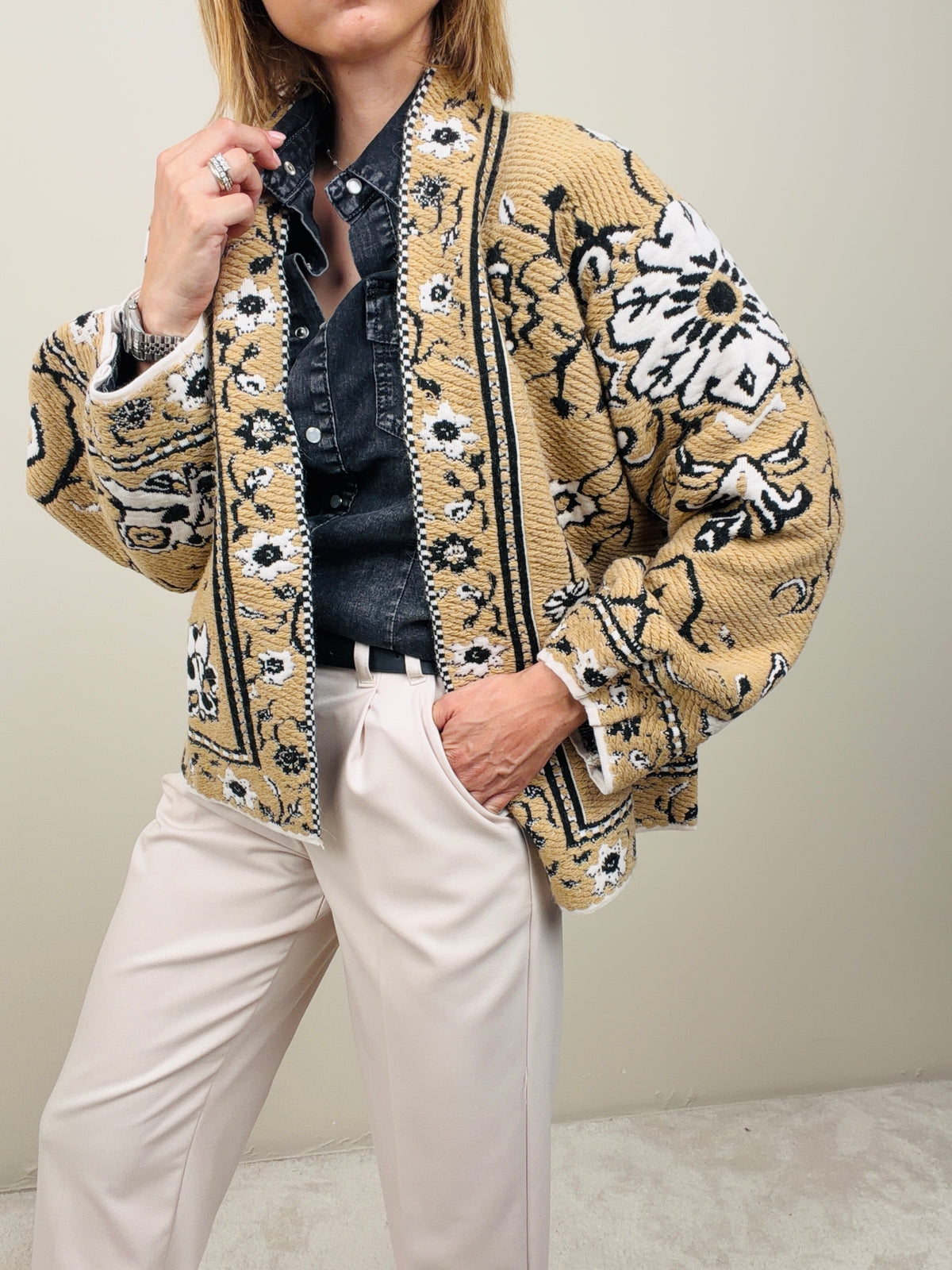 Cardigan flora beige-nero