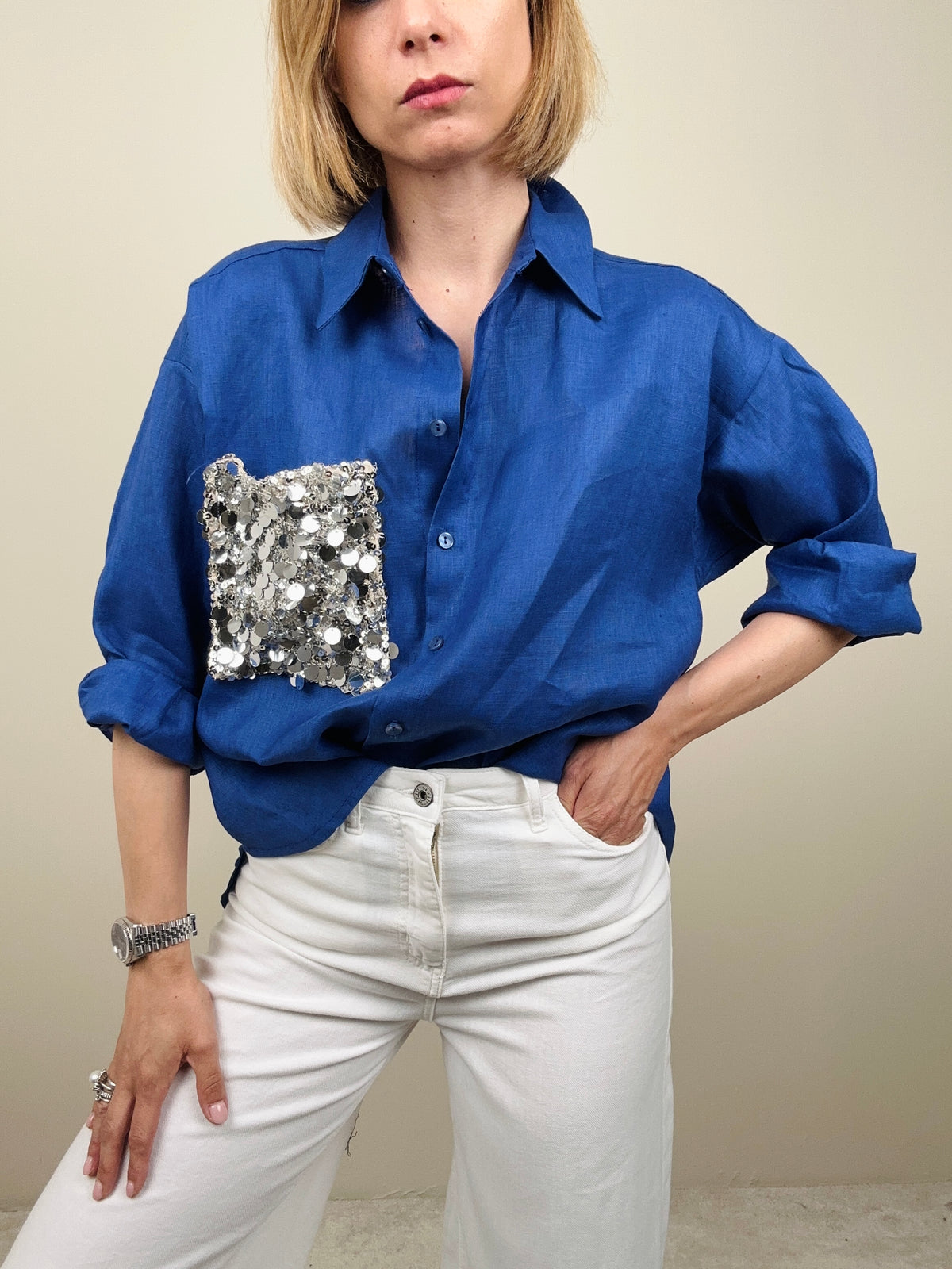 Camicia in lino bluette con taschina paillettes