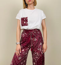 T-shirt con taschino bandana bordeaux