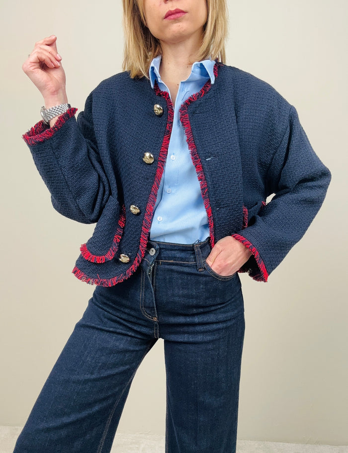 Chanel blu con profili rossi