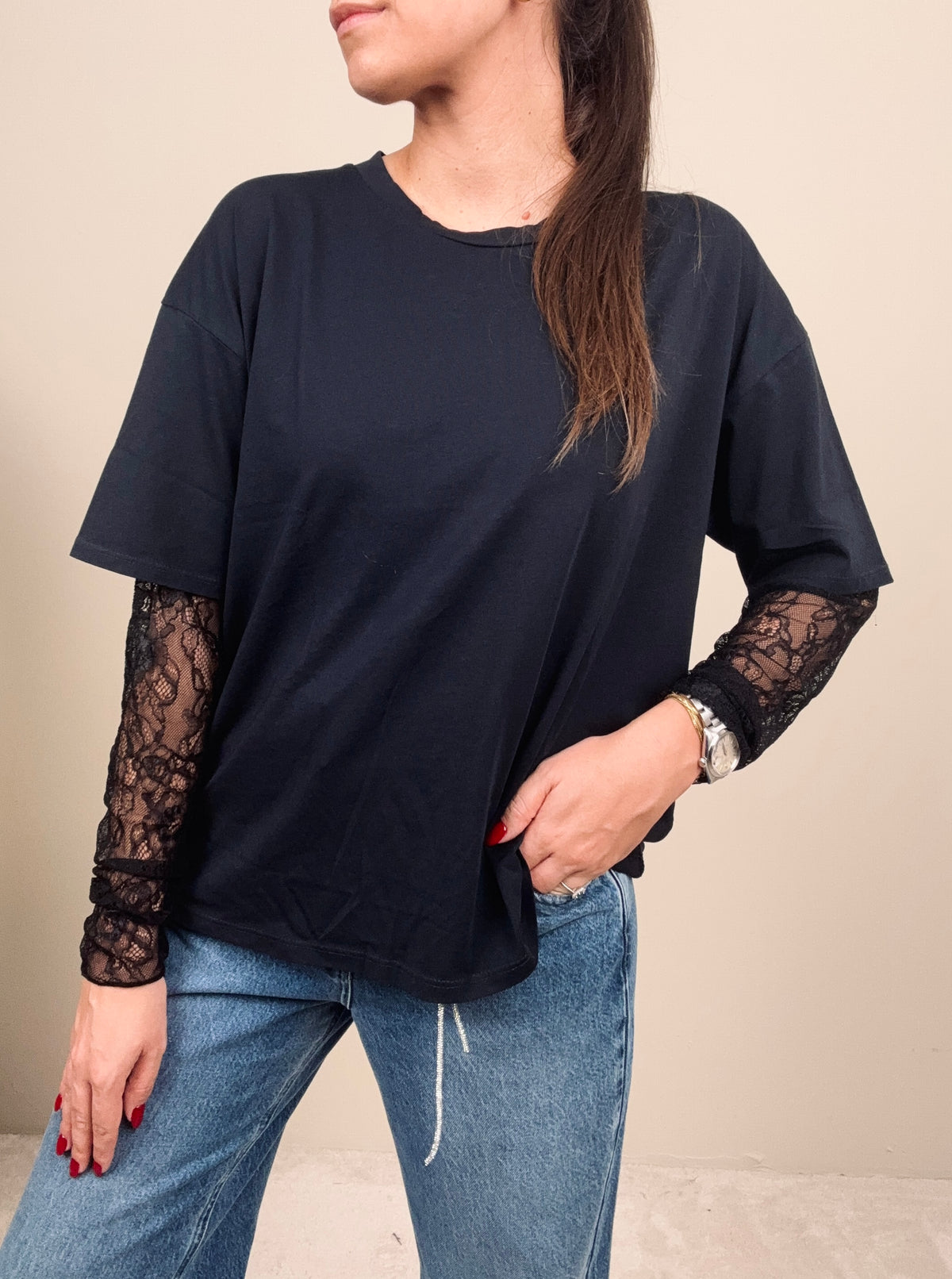 T-shirt con manica in pizzo (più colori)