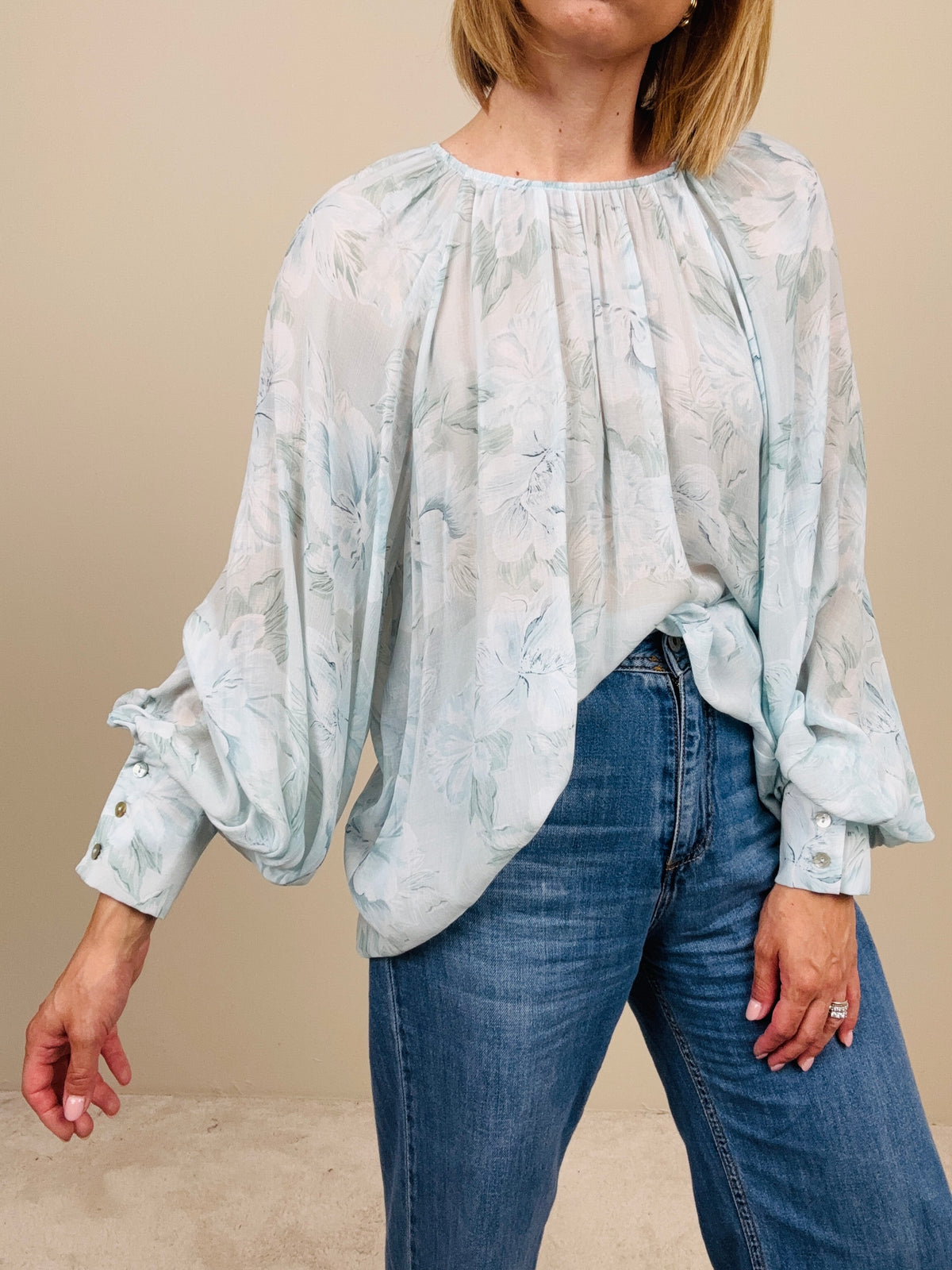 Blusa fiori azzurra