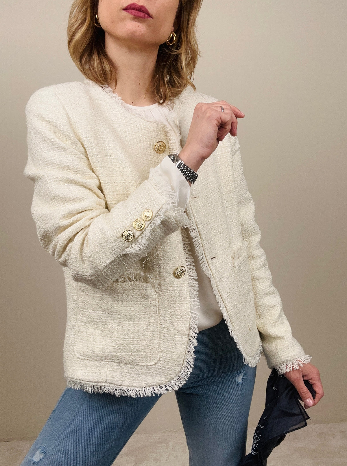 Chanel burro con bottoni gioiello