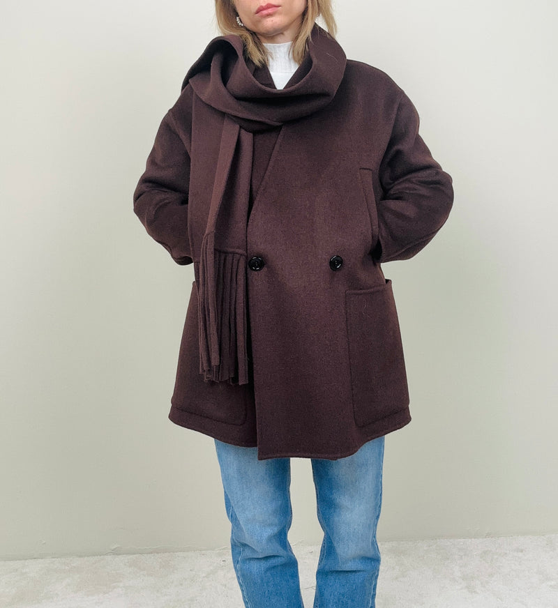 Cappotto cioccolato con sciarpa