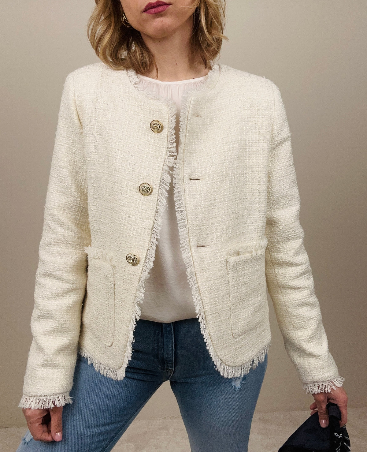 Chanel burro con bottoni gioiello