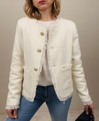 Chanel burro con bottoni gioiello