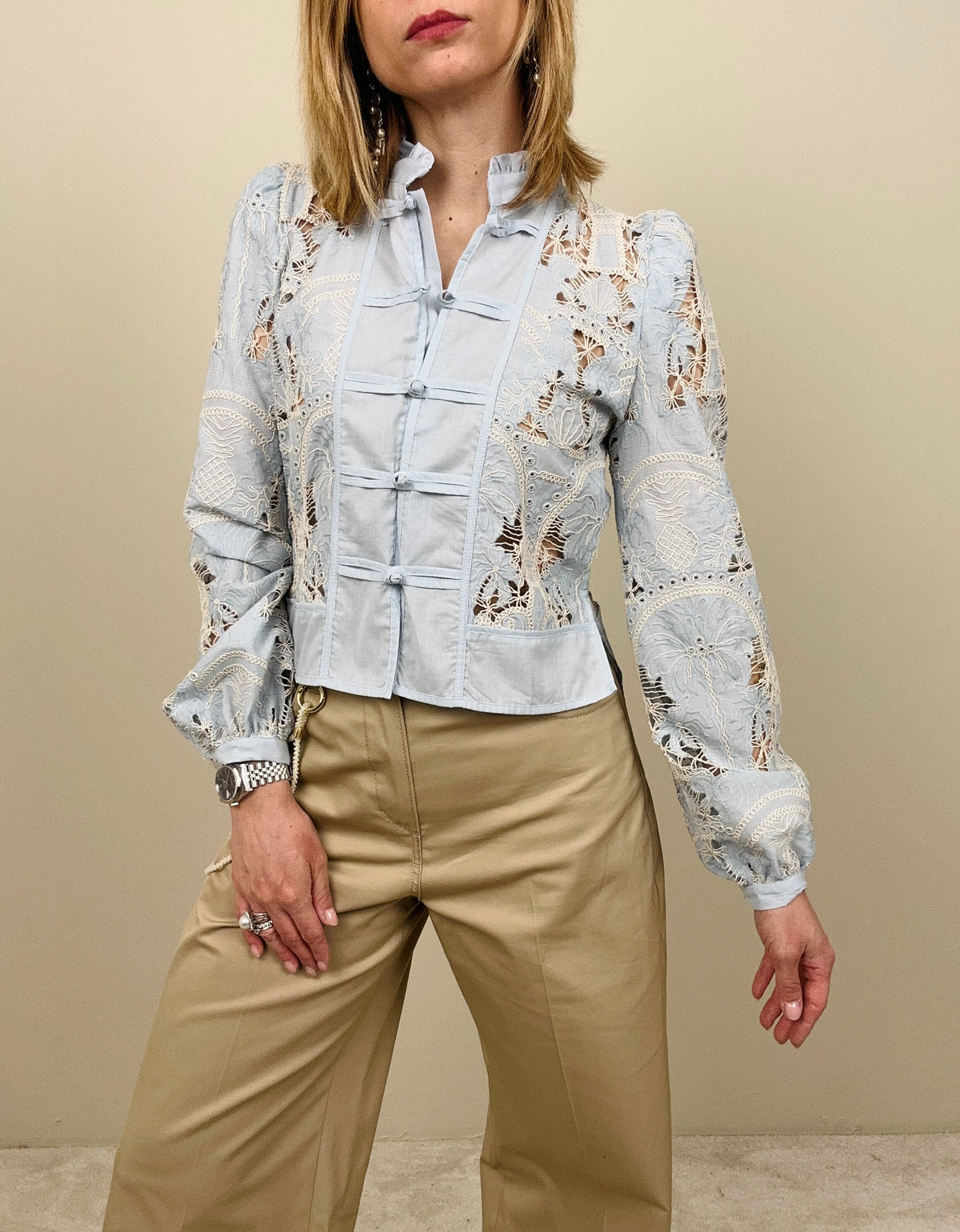 Camicia cielo con alamari