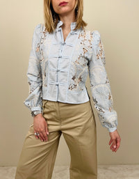 Camicia cielo con alamari
