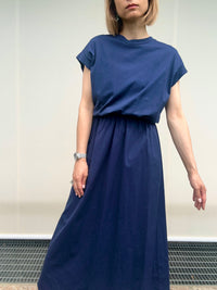Abito blu con elastico in vita