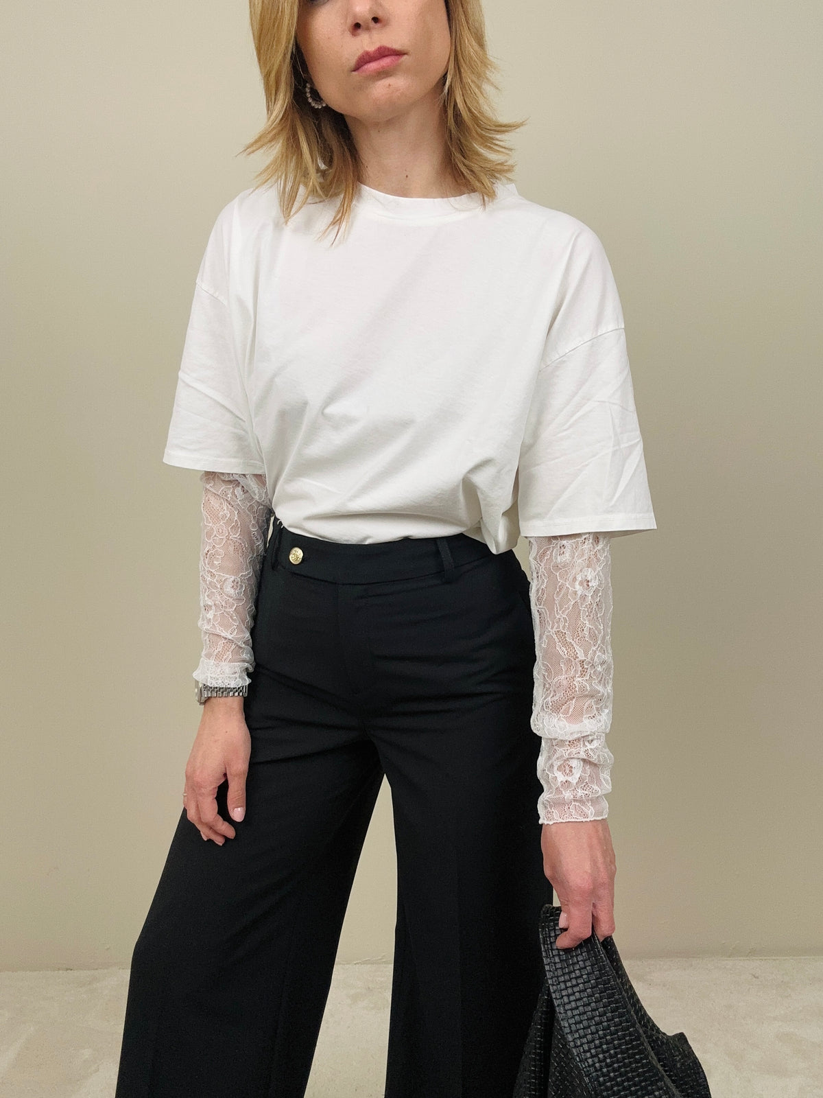 T-shirt con manica in pizzo