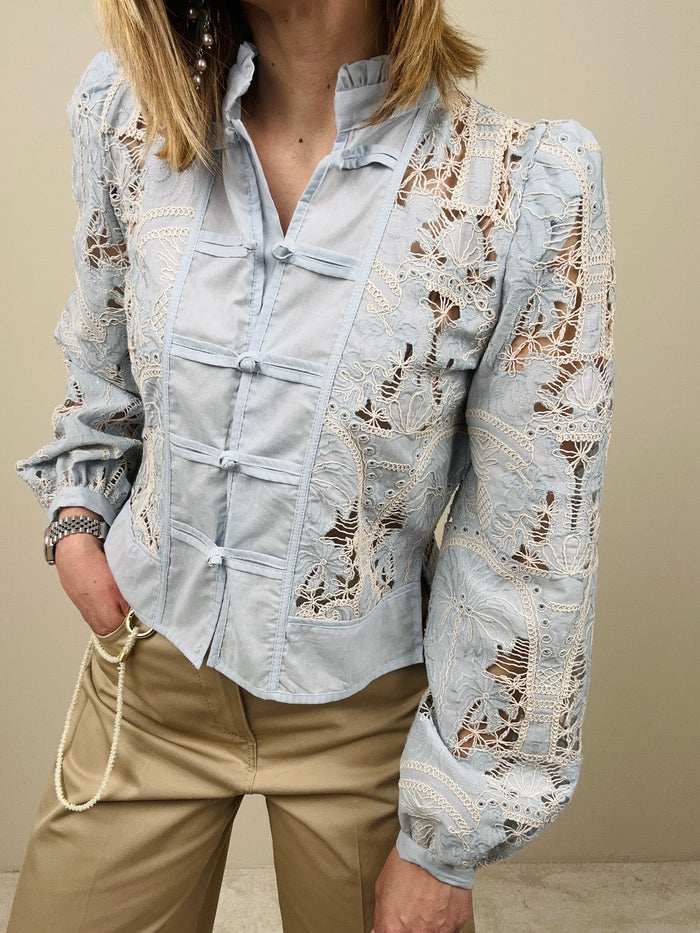 Camicia cielo con alamari