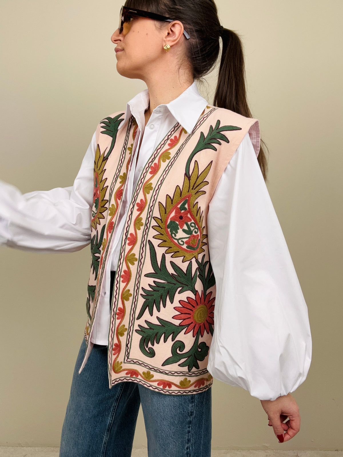 Gilet rosa ricamato