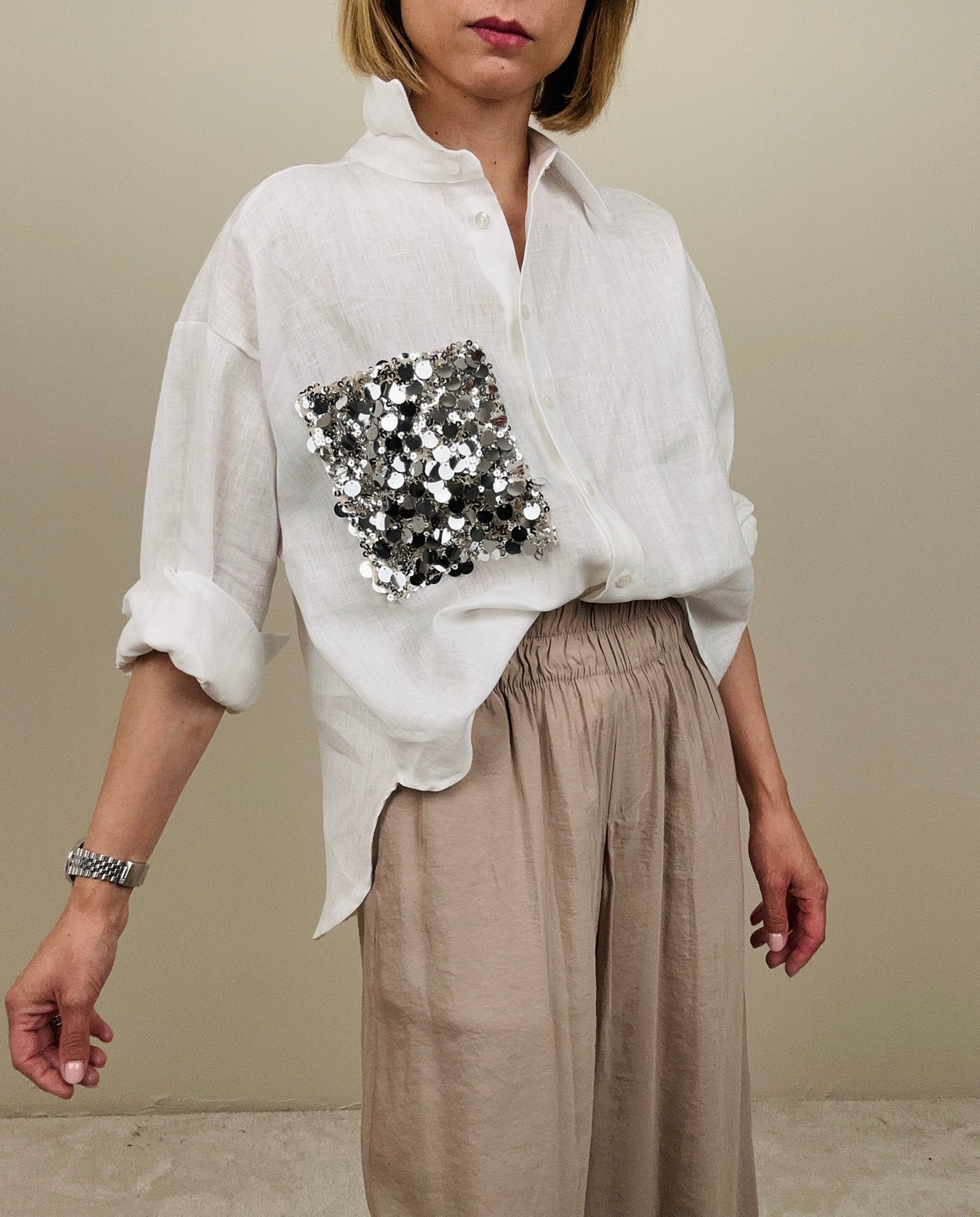 Camicia in lino bianca con taschina paillettes