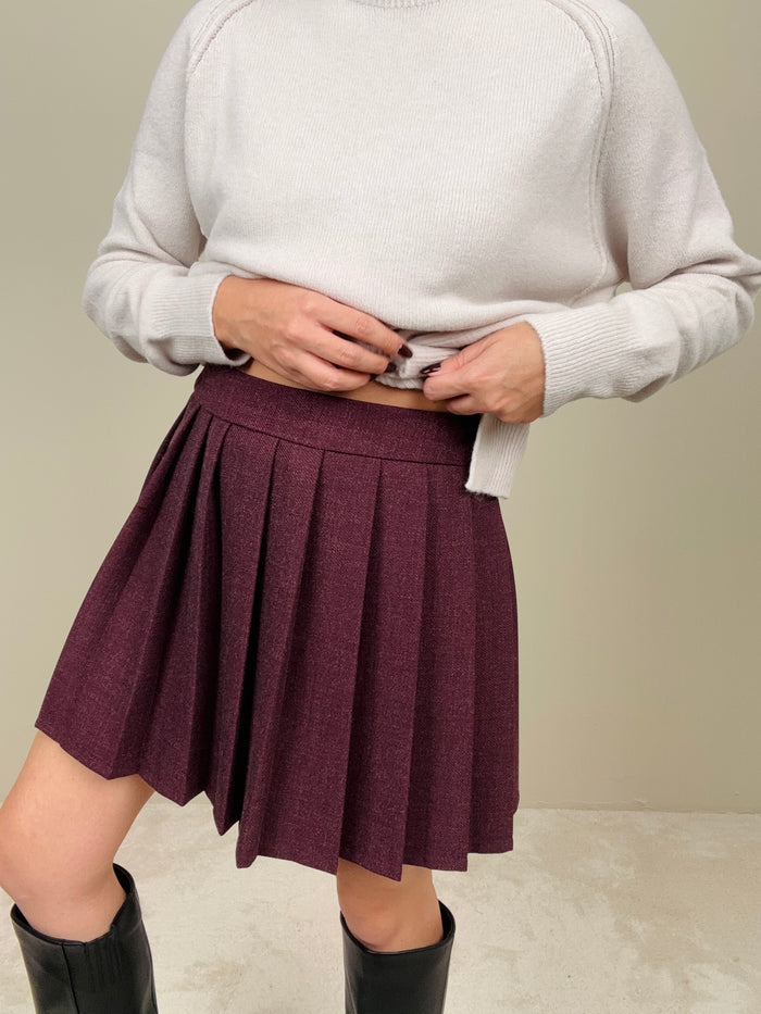 Gonnellina a pieghe vinaccia