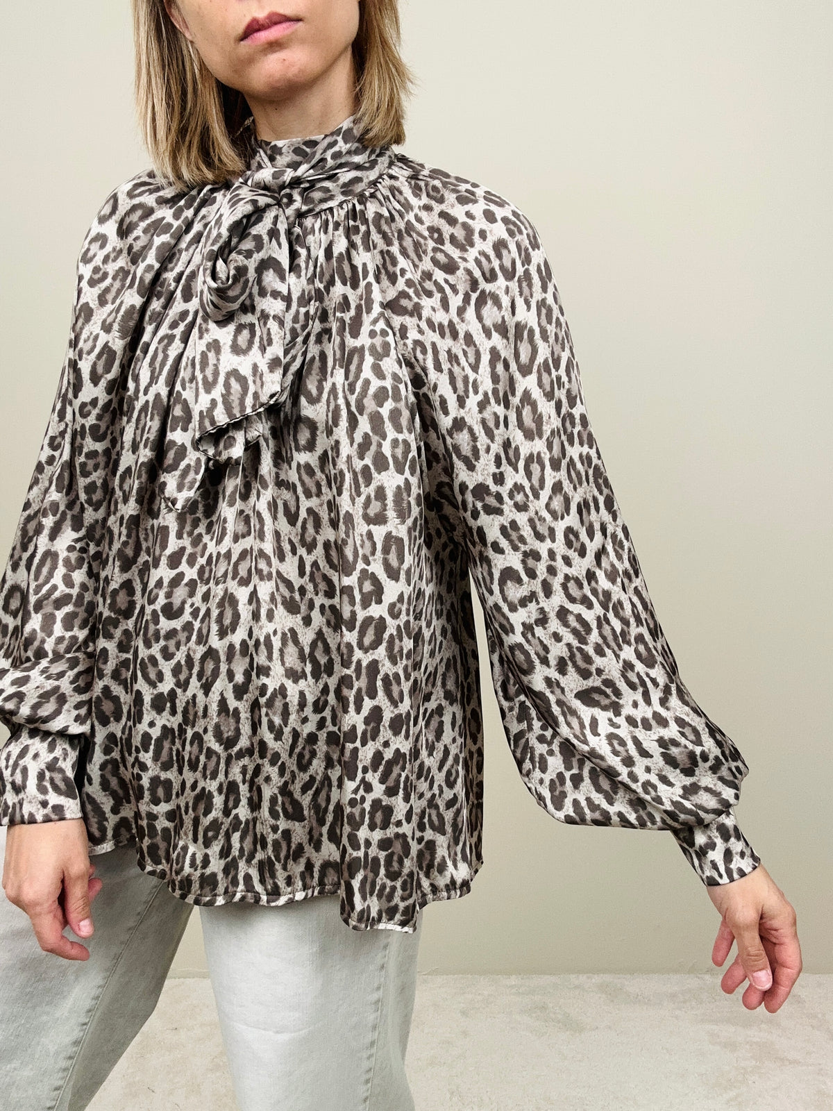 Camicia animalier con fiocco