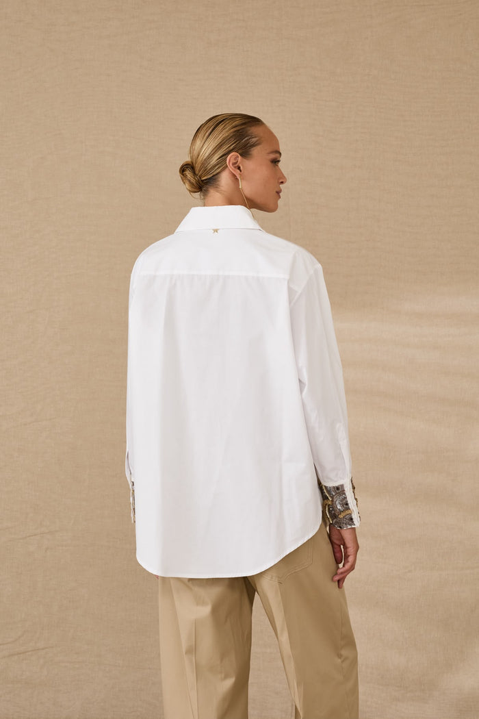Camicia con polsini ricamati