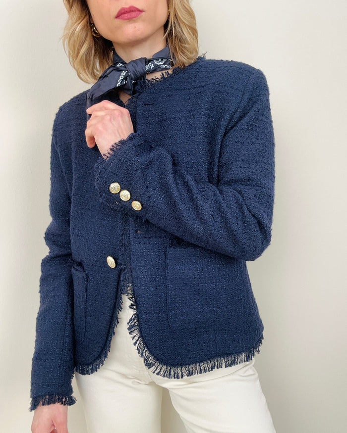 Chanel blu con bottoni gioiello